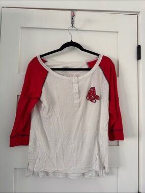 47 Girls White and Red Raglan Henley with Boston 'B' Patch